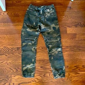 Camo pants medium size